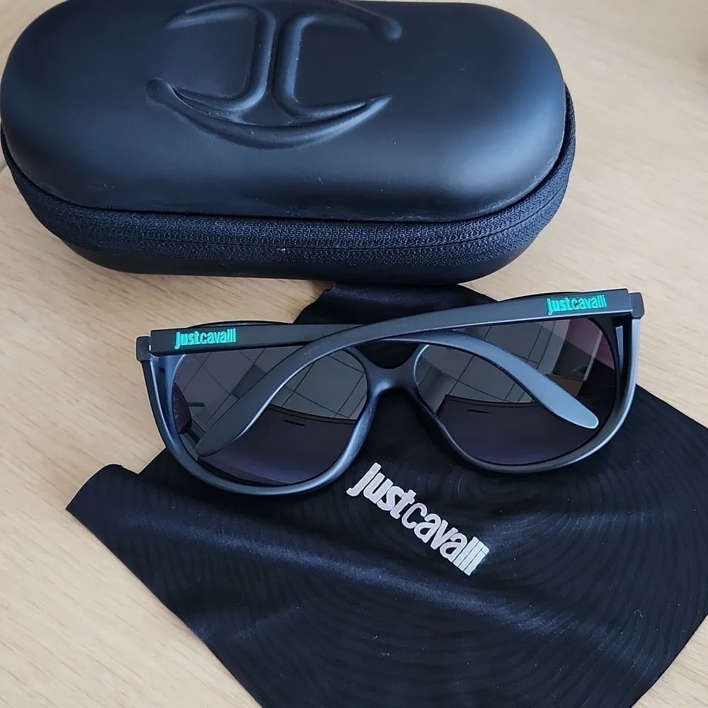 Just Cavalli Sunglasses - Picture 3 of 5